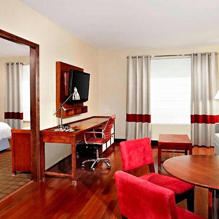 Four Points By Sheraton Calgary Airport Exterior foto